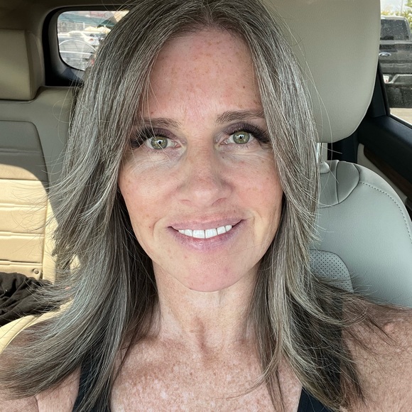 Meet your Posher, Melissa - Picture 3 of 3